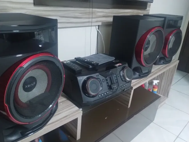 Sim LG 2250 wsts simi novo... oportunidade 