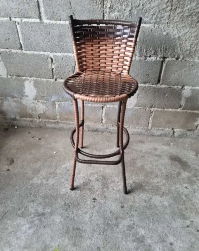 Banquetas novas com 70cm de altura até o assento 