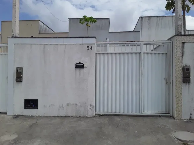 Casa 2/4 sendo uma suite na Gabriela