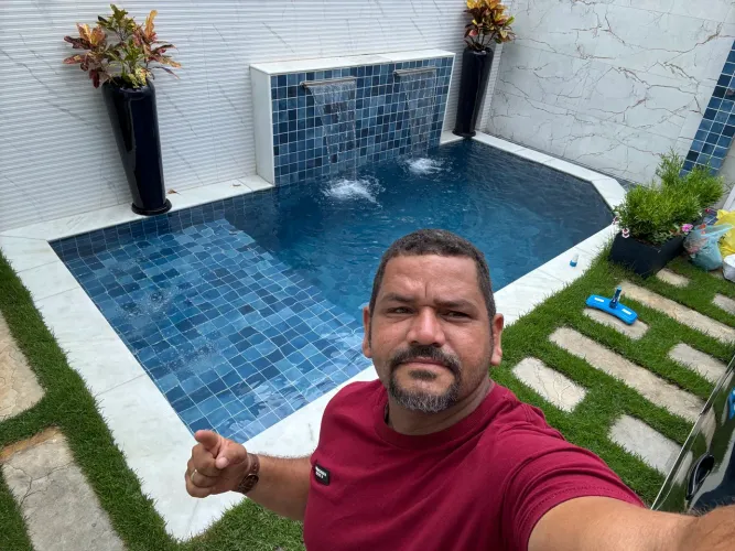 Construímos e reformamos piscinas!