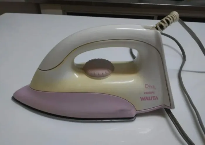 FERRO ELÉTRICO DE PASSAR ROUPAS PHILIPS WALITA (110 V):<br>