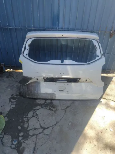 Tampa traseira Duster 2021 a 2024