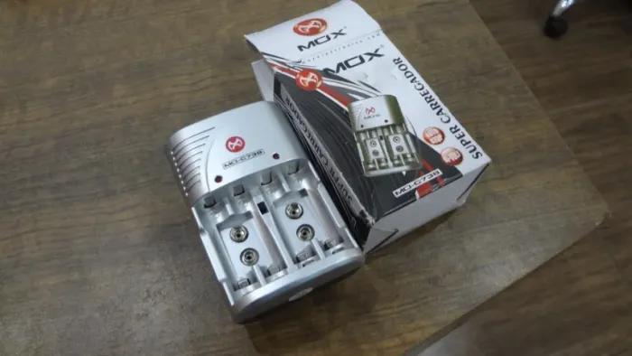 Carregador de pilha MOX MO-C738 Pilhas AA-AAA-9V