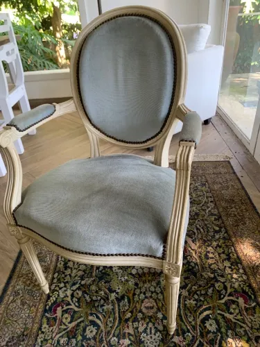 poltrona de veludo azul estilo Provençal - peça de antiquário 