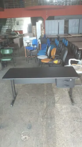 Mesa para escritório 150x60 - usada
