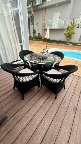 Mesa de jantar com 4 poltronas em alumínio revestimento tricô nautico 5300,00