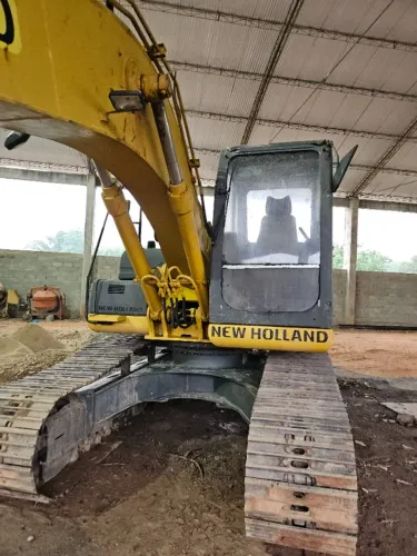Escavadeira New Holland E175b Ano 2009