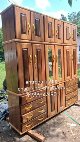 Guarda roupa de casal 6 portas todo de madeira Maciça.