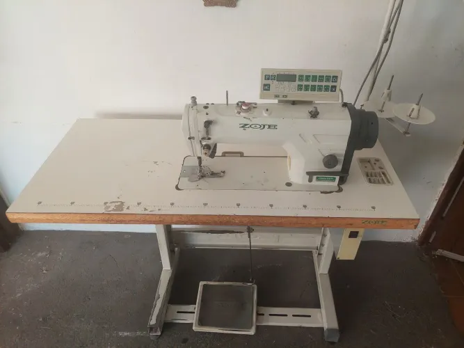 Máquina de Costura Industrial ZOJE