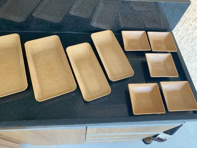 Conjunto 9 potes para servir de plástico na cor bege Preço final R$ 30,00