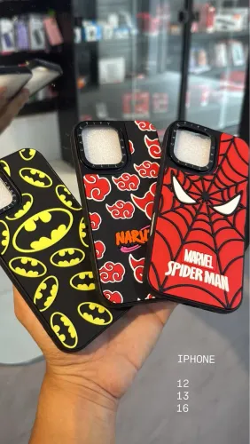 CASES PREMIUM IPHONE 12, 13, 14, 15 , 16 em relevo marvel, dc, naruto