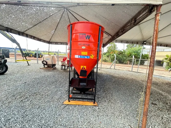 Misturador de ração 500 kg C/ Motor (Super Oferta)