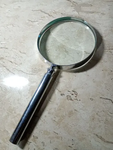 Lupa metal