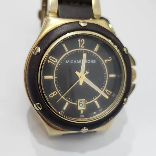 Relógio michael kors  marrom dourado em couro  analógico ponteiros 