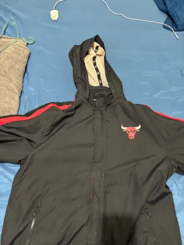 Corta Vento NEW ERA X BULLS