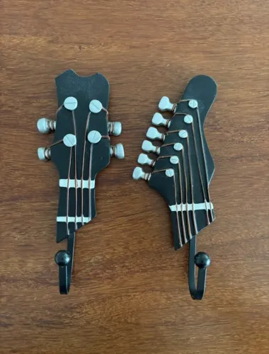 2 Ganchos Decorativos Em Forma De Guitarra Vintage