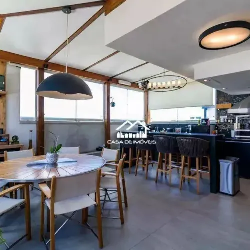 Vende linda cobertura duplex com 3 suítes no Morumbi.
