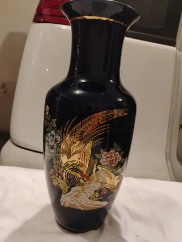 Vaso Decorativo Japonês com Detalhes Dourados