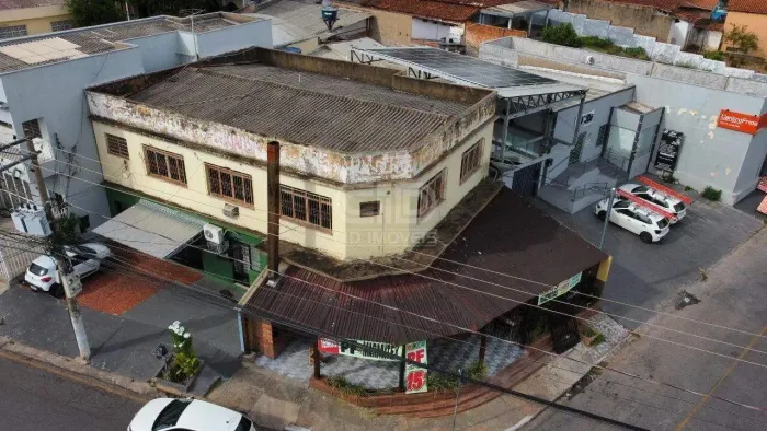 Imóvel comercial com aproximadamente 411m² no bairro Poção