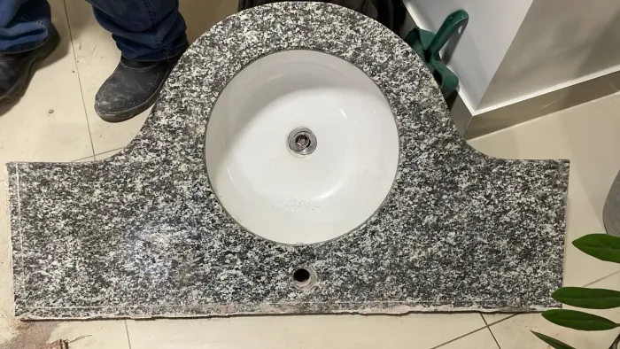 Bancada em granito com Cuba de embutir