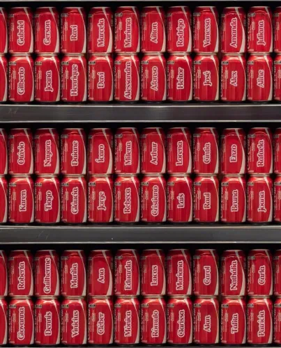 Latas de Coca-Cola com Nomes Personalizados