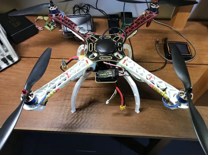 Drone F450 com rádio GPS e acessorios