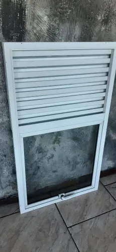 Janela bascola tam 67 larg X 1.17 altura