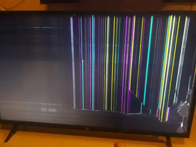 Vendo tv smart 43 polegadas LG para retirar peças 