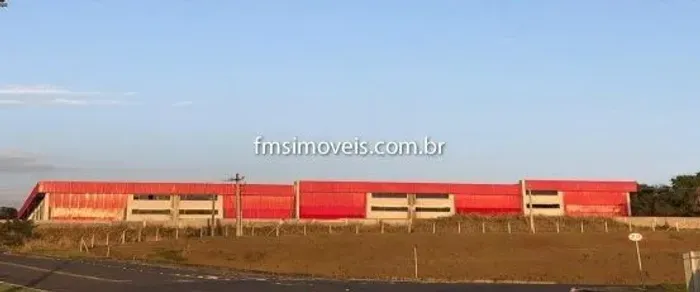 Galpão Industrial para Locação no Éden, Sorocaba-SP: 1 Sala, 2 Banheiros, 10 Vagas de Gara