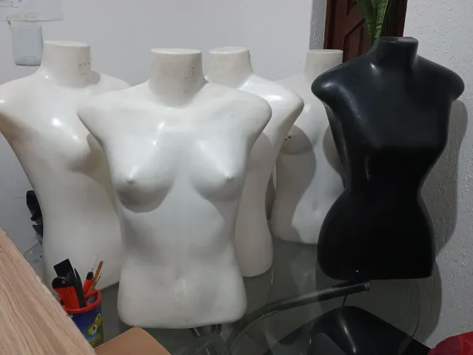 Vendo utensílios para lojas de confecção 