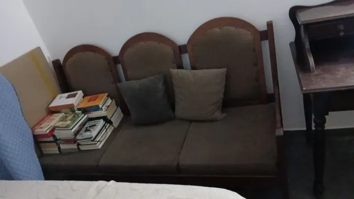 Sofa de madeira macica
