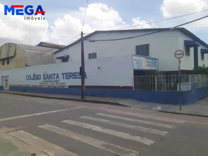 Prédio comercial no bairro Itaoca em Fortaleza, CE
