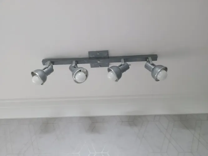 Luminária com 4 Spots Direcionaveis