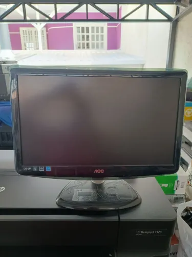 Vendo Monitor led AOC 18,5 polegadas Vga modelo e940swa, com fonte funcionando.