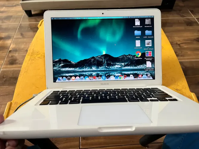 MacBook white (RETIRADA DE PEÇAS,computador não funciona)