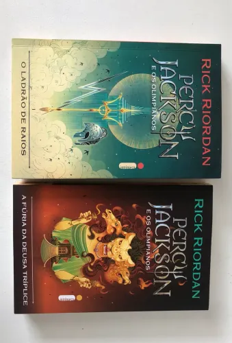 Livros Percy Jackson - O Ladrão de Raios e a Fúria da Deusa Tríplice