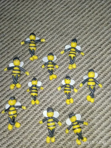 Abelhinhas em biscuit. Kit com dez peças. Em média com 8cm.