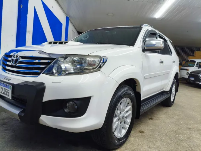 Toyota Hilux SW4 SRV D4-d 4X4 3.0 TDI Dies. AUT 2015