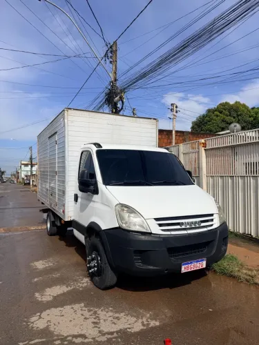 Iveco daily 2008 bau Troco em Hillux