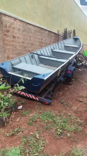 Barco novo de alumínio nunca usado