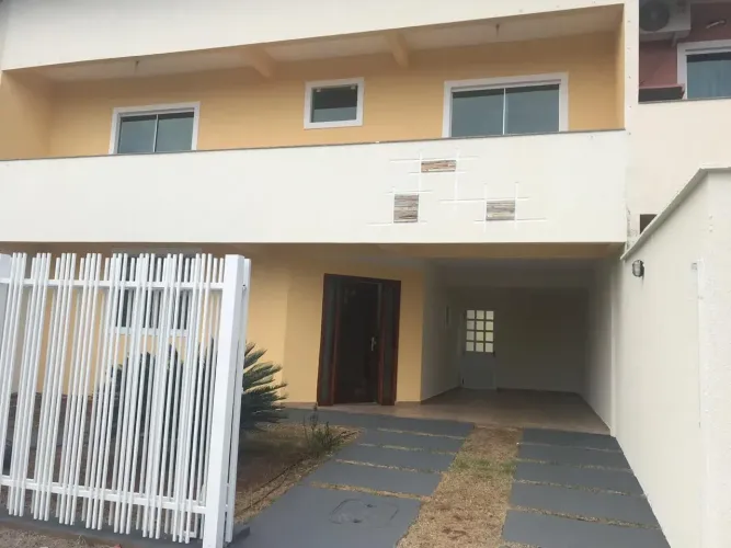 Sobrado para aluguel possui 153 metros quadrados com 3 quartos em Jardim Atlântico - Goiân