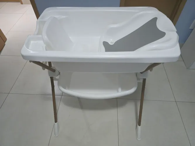 Banheira Infantil Burigotto 10 L, Suporte e Redutor - Branca