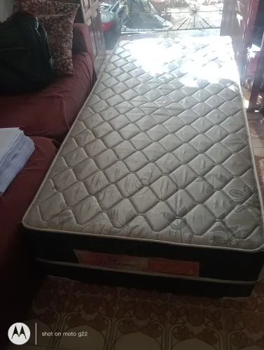 Vende se uma... BICAMA, de solteiro.
