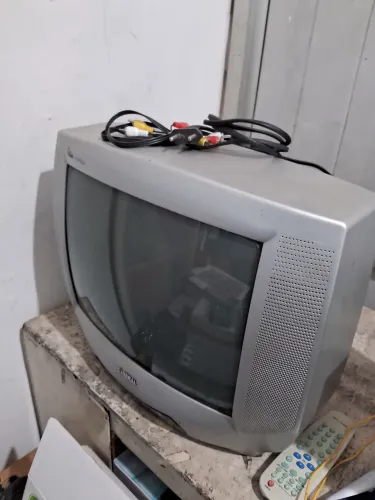 Tv cineral tubo com comtrole e codificador  funciona perfeito cores vibrantes