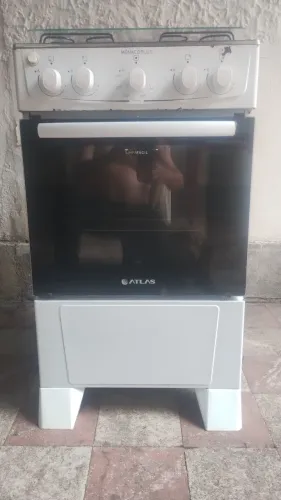 Fogão 04 bocas e forno Em ótimo estado.