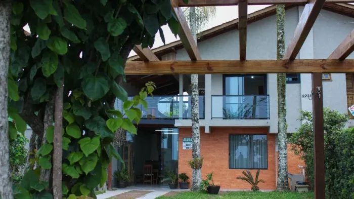 Casa ampla de FRENTE pro MAR em Itapoá - SC