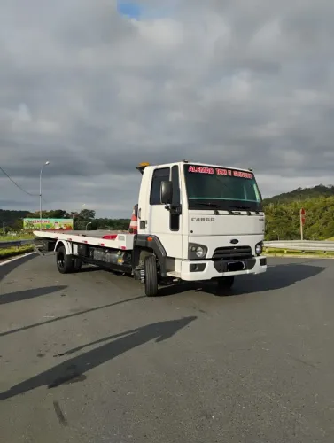 Vendo Ford Cargo 816s plataforma de 6 metros mais azadelta