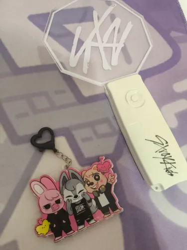 Chaveiro e lightstick straykids