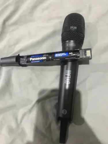 Vende se um microfone sem fio Dylan zero por 650,00