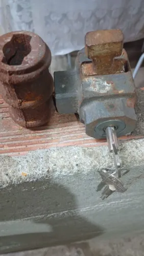 Trinco para porta de loja